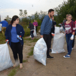 „Let’s do it!”-ul a adunat peste 500 de saci de gunoaie la Caransebeş